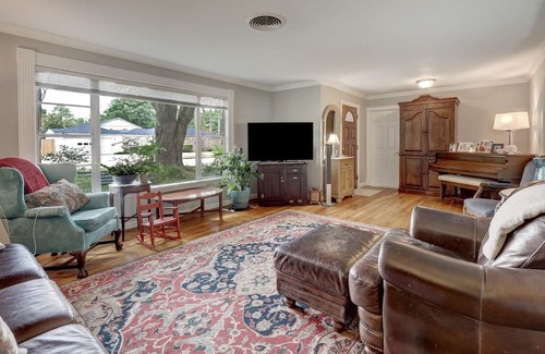 Spring Branch West House | Cozy 3-bedroom house in fabulous Spring Branch, quiet and close to town.