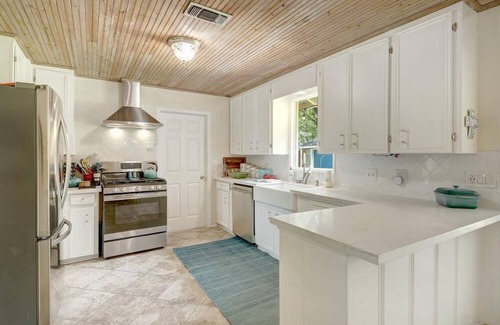 Spring Branch West House | Cozy 3-bedroom house in fabulous Spring Branch, quiet and close to town.