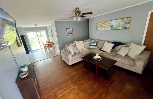 Oakhurst House | Charming 2-bedroom house in beautiful Tulsa with AC, WiFi