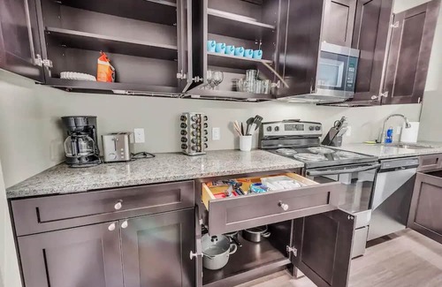 Waldron Apartment | Contemporary Loft Close to Airport Fast Wi-Fi