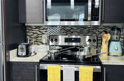Addison Apartment | Luxury 1-bedroom apartment with fitness room, WiFi in fabulous Addison