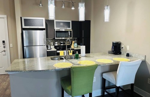 Addison Apartment | Luxury 1-bedroom apartment with fitness room, WiFi in fabulous Addison