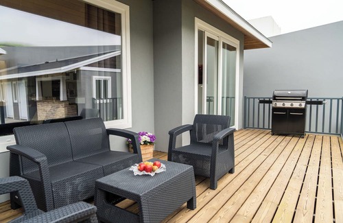 Vila Franca do Campo House | Casa de Férias Confortável com Piscina e Churrasqueira, a 5 min da Praia