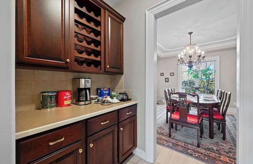 Hammonds Plains House | Elegant Lakehouse on Golf Course