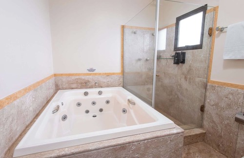 Wood Dale House | Vibrant Boutique Stay in Miami's Artsy Wynwood Neighborhood - Pets Welcome!