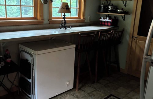 Dixfield House | Quiet Country Retreat Charming 3-bedroom rustic country house