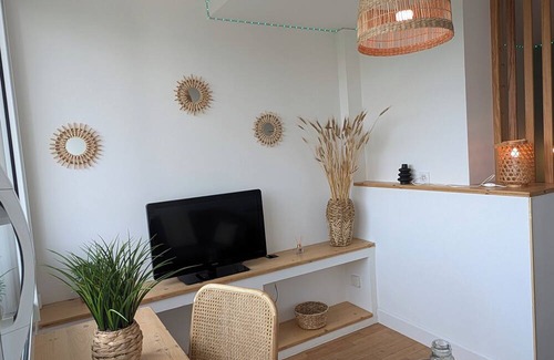 Tarbes Apartment | Luminous studio with cosy charm, quiet location near town center