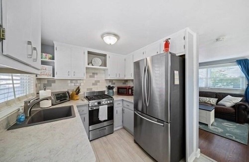 Wareham Cottage | Charming 2-bedroom house in Swift Beach Wareham.