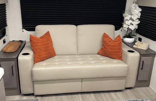 Stamford House | New luxury RV with WiFi, AC in charming Stamford, CT. Only 35 miles from NYC!