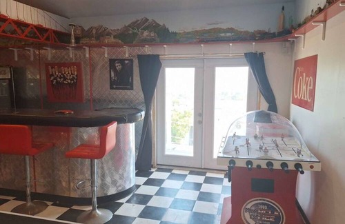 La Presa House | Charming Spot In wonderful Spring Valley with WiFi, AC