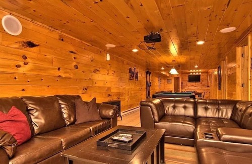Hickory Hills Cabin | Lux Cabin-5min to SKI SLOPES, BIG game room/Bar, BB Court, HOT TUB, FIRE PIT!