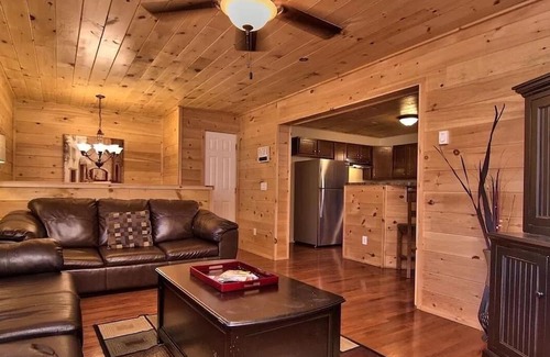 Hickory Hills Cabin | Lux Cabin-5min to SKI SLOPES, BIG game room/Bar, BB Court, HOT TUB, FIRE PIT!