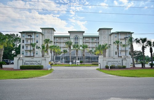 Gulf Shores Condo | Boat Slip – Stay Monthly at an Oyster Bay Retreat!