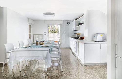 Marina di Modica Villa | Villa in Noto with 9 bedrooms sleeps 18