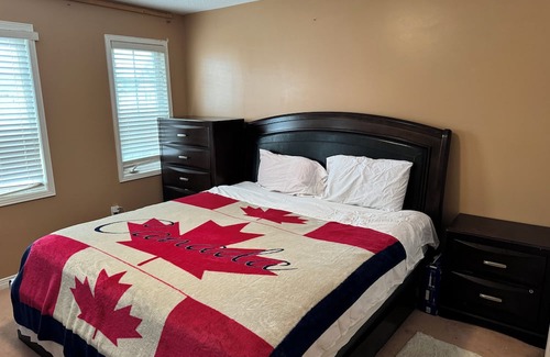 Clairlea - Birchmount House | Lavish 3 Bdrm Townhome in Great location & Self check in