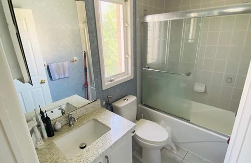 Clairlea - Birchmount House | Lavish 3 Bdrm Townhome in Great location & Self check in