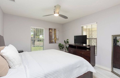 Weslaco House | Mid Valley Casita Delight