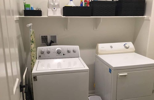 Ventura County House | Room in house with access to gym & pool, WiFi in beautiful Santa Paula