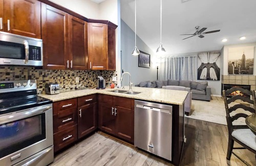 Country Place House | Tampa Haven for Healthcare Pros - Paris Room, with A/C & free WiFi