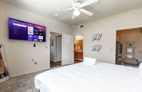 South Arlington Apartment | Charming 1-bedroom apartment with WiFi and fitness room By ATT/6Flags/TexasLive!