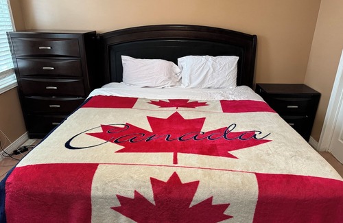 Clairlea - Birchmount House | Centrally located 3 Bedroom townhome with parking & Wifi