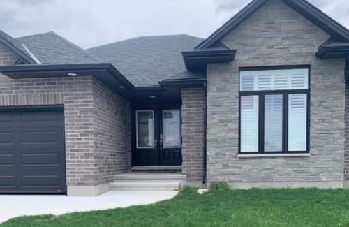 Plympton-Wyoming House | This house is a 4 bedroom(s), 2 bathrooms, located in Plympton - Wyoming, ON.