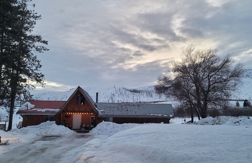 Okanogan County Cabin | Cabin retreat outside of Omak! Hunter's dream and offroad enthusiasts paradise!