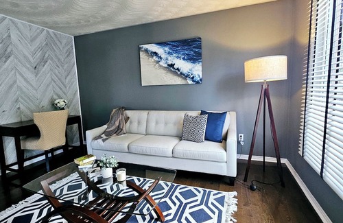 Welland Apartment | Chic, Cozy & Fully Equipped Apartment
