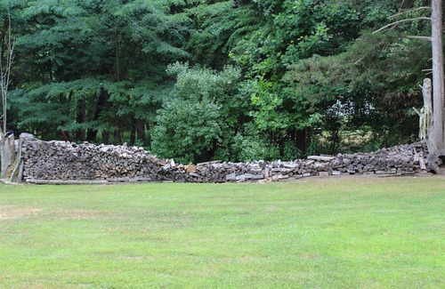 Luray House | Newly Renovated Riverfront w/Basketball/Pickleball court hi-speed Wi-Fi