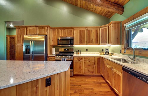 Wapiti House | Spacious Cody Townhome: Private River Access!