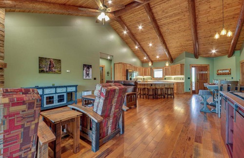 Wapiti House | Spacious Cody Townhome: Private River Access!