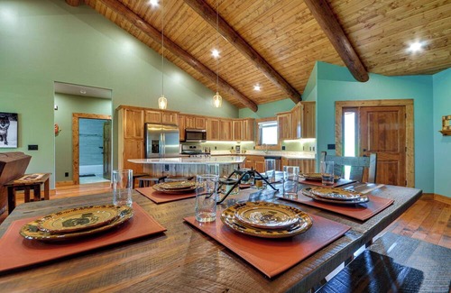 Wapiti House | Spacious Cody Townhome: Private River Access!