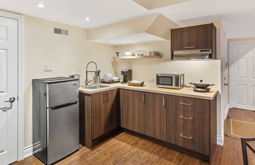 Vaughan Apartment | Cozy 1-BR, with Private Patio.