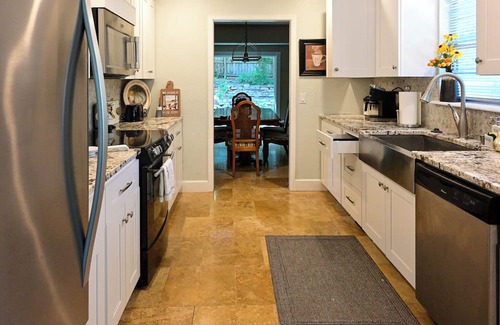 South Tulsa House | Spacious 5-bedroom 3 bath 8 beds centrally located