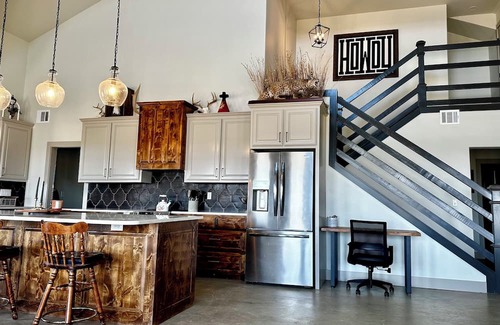 Dawn House | Modern Ranch Retreat, 4bedroom/2.5 baths, horse barn, turnouts & arena