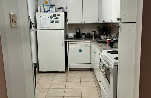 North York Apartment | Lively area, cozy home - 1 min walk to Subway, Mall, Eateries