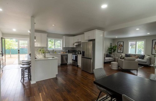 Parkland Bed & Breakfast | Room with Queen Bed in Tacoma