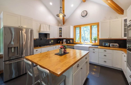 Rhinebeck House | Country Modern 4-bedroom house in delightful Rhinebeck with Pool, AC, WiFi