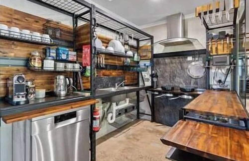 Holloways Beach House | Tech Haven 4BR close walk to Holloways beach, Pool, Pets, Lots of parking