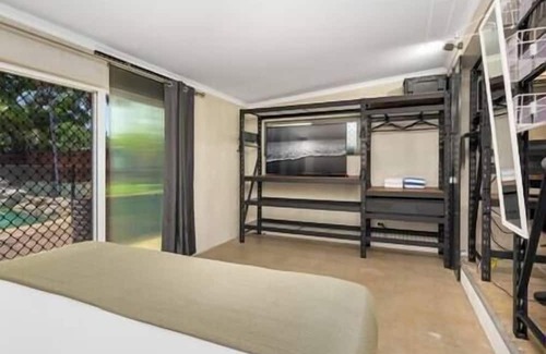 Holloways Beach House | Tech Haven 4BR close walk to Holloways beach, Pool, Pets, Lots of parking