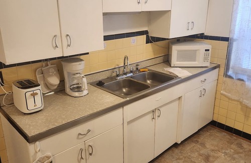 Westwood Apartment | Sweet Haven Experience Peace!