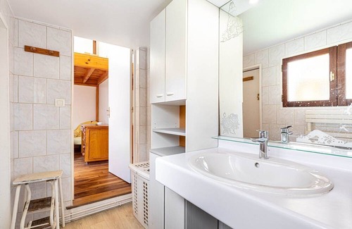 Arcueil House | GuestReady - Modern Comfort in Arcueil