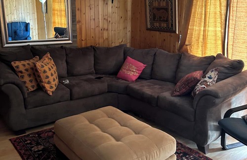 Streamwood House | Spacious, cozy 3 bedroom house with a perfect location
