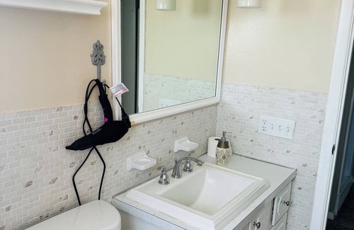 Cheektowaga Apartment | Great location 2 minutes away from Buffalo Niagara International Airport