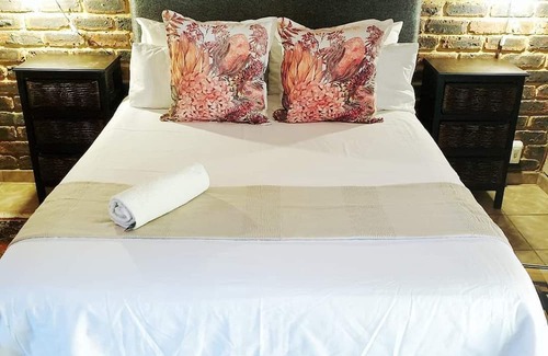 Vryburg Cabin | kameelboom lodge