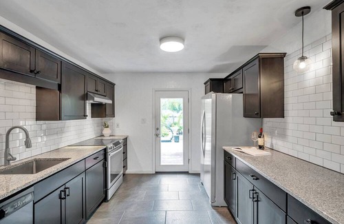 St. Petersburg - Clearwater House | Charming Transitional Home - 10 minutes to Downtown St Pete!
