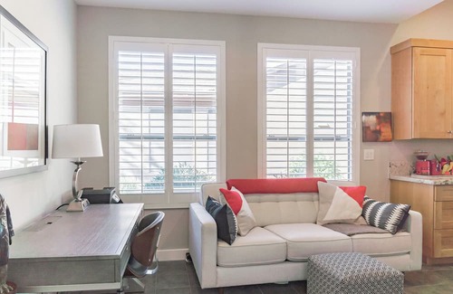 Oakwood House | Beautifully furnished golf course villa in 55+ age req. gated Country Club.