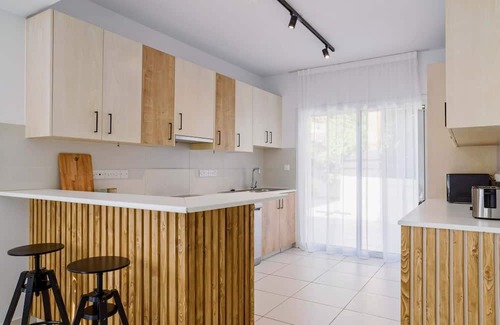 Ypsonas Apartment | Lambis House - Three Bedroom Apartment, Sleeps 6