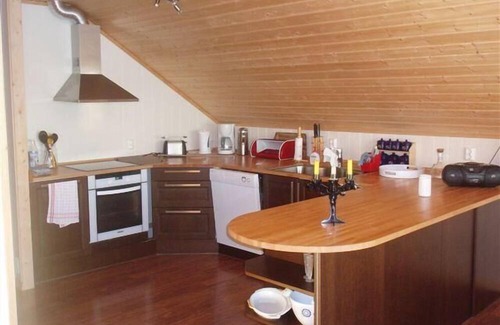 Vevelstad House | Cottage "Stokkasjøen Rorbu", 8870 Visthus, Norway - Nordland, southern North Norway, Helgeland coast, 5 persons, 2 living levels, 1 kitchen, 2 bathrooms, 3 bedrooms, Internet Wlan, directly on the water, non-smoking, 85 sqm living area etc., vaca.