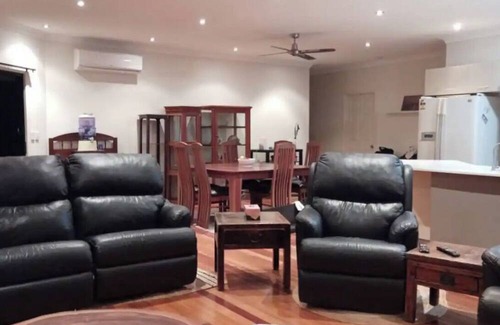 Cashmere House | Private Room in quiet Cashmere, Moreton Bay